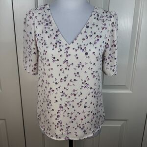 Express Women Blouse Size XS Ivory Floral Print  V-Neck Short Sleeve
